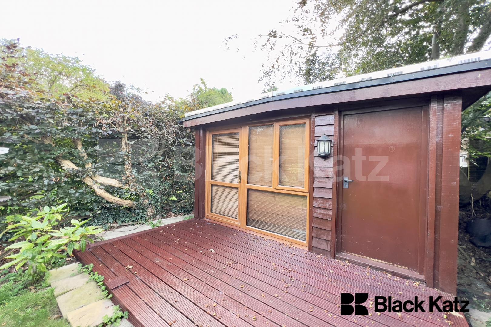 Superb 4 Bed with over 2050 Sq. Ft. of living & entertaining space Rockwell Gardens , Dulwich / Crystal Palace / Gipsy Hill Borders